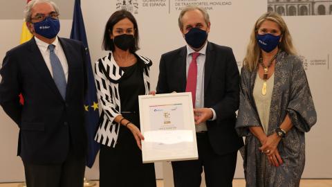 Foto-01_La presidenta de ENAIRE recibe el Sello EFQM 500